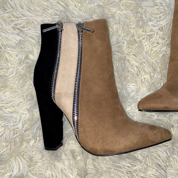 Heels / Boots - Picture 2 of 2